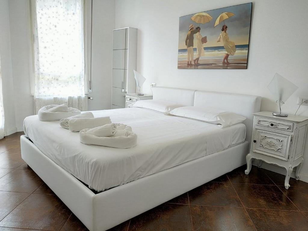 A bed or beds in a room at CASAVIVA - Casa Vacanze Betti a Rapallo con terrazza
