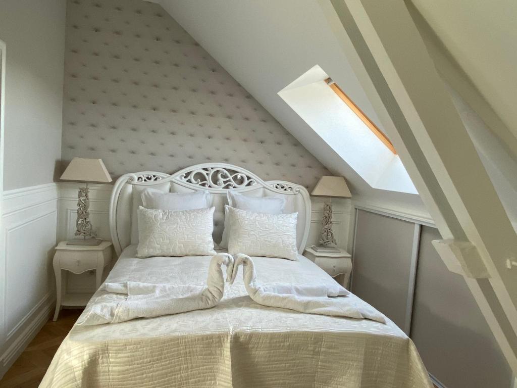 Ein Bett oder Betten in einem Zimmer der Unterkunft La Demeure De Charme
