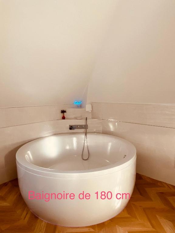 Ein Badezimmer in der Unterkunft La Demeure De Charme