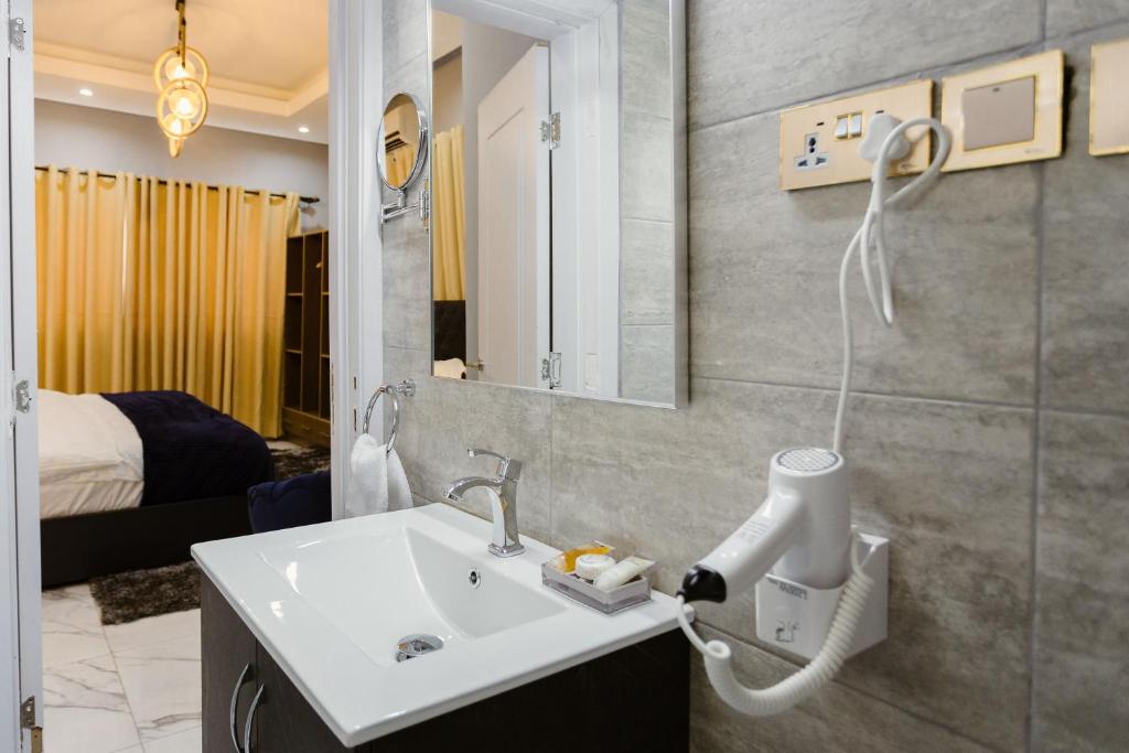 The Avery Suites, East Legon的一间浴室