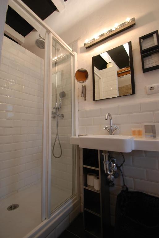 A bathroom at Koala Tarifa