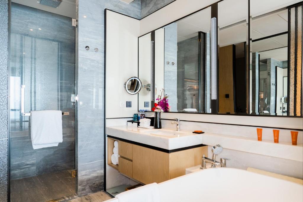 Koupelna v ubytování Crowne Plaza Shenzhen Nanshan by IHG