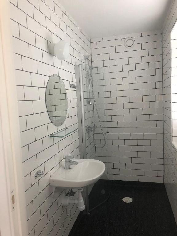 Koupelna v ubytování BriQ Hotell