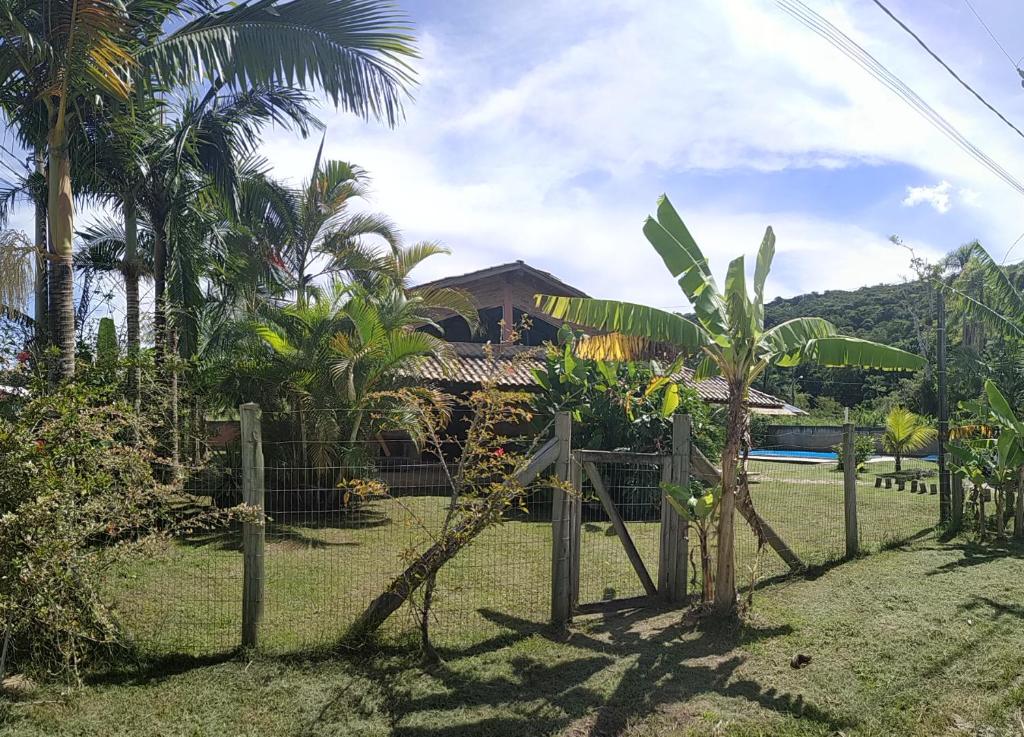  Casa de campo com piscina na praia em Mariscal-SC - um refúgio
