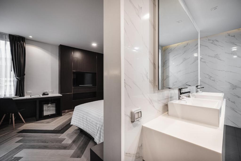 VIX Bangkok at Victory Monument - Resim 13