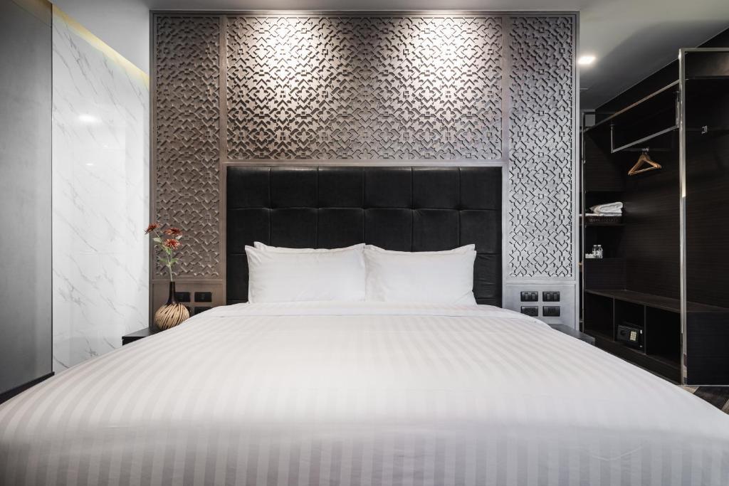 VIX Bangkok at Victory Monument - Deluxe King Room