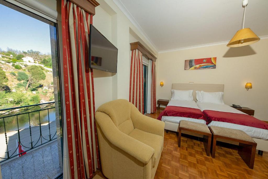 Beachfront Hotel Beira Dão - Семейный номер с видом на реку