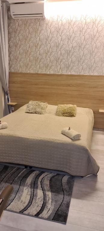 Postel nebo postele na pokoji v ubytování Rózsa Apartmanház