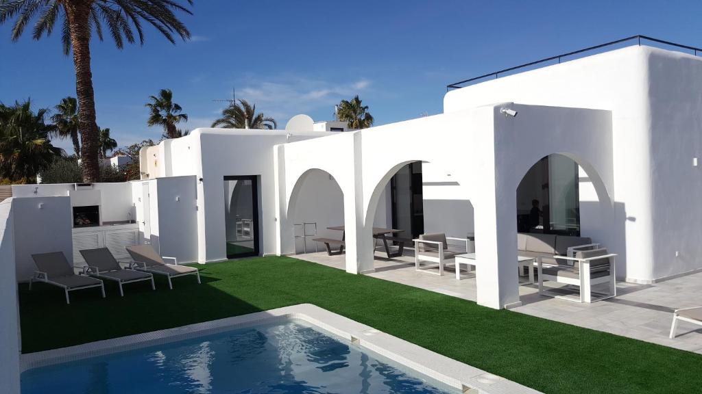 Homes of Spain, Chalet preciosa-Villa con piscina privada, a ...