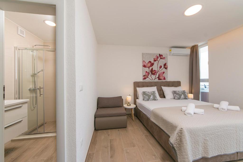 Postel nebo postele na pokoji v ubytování Brela: Villa Punta