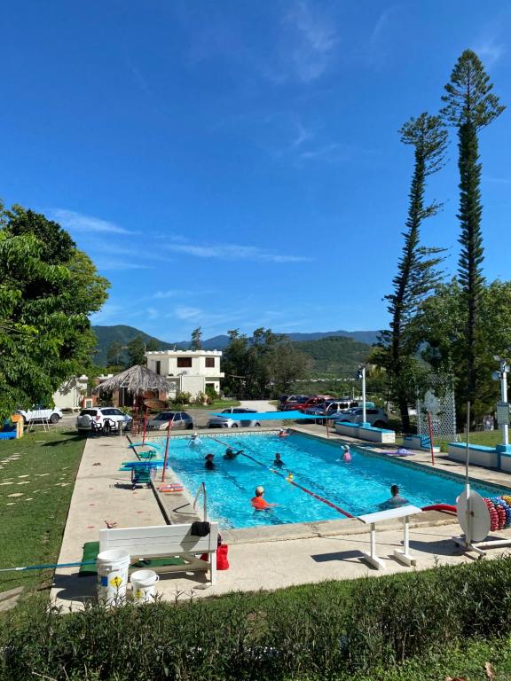 Bazén v ubytování Villa Vassallo nebo v jeho okolí