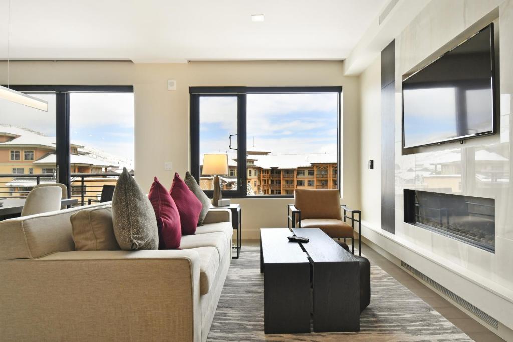 Χώρος καθιστικού στο New 1 BR Residence in Canyons Village- Ski In Out