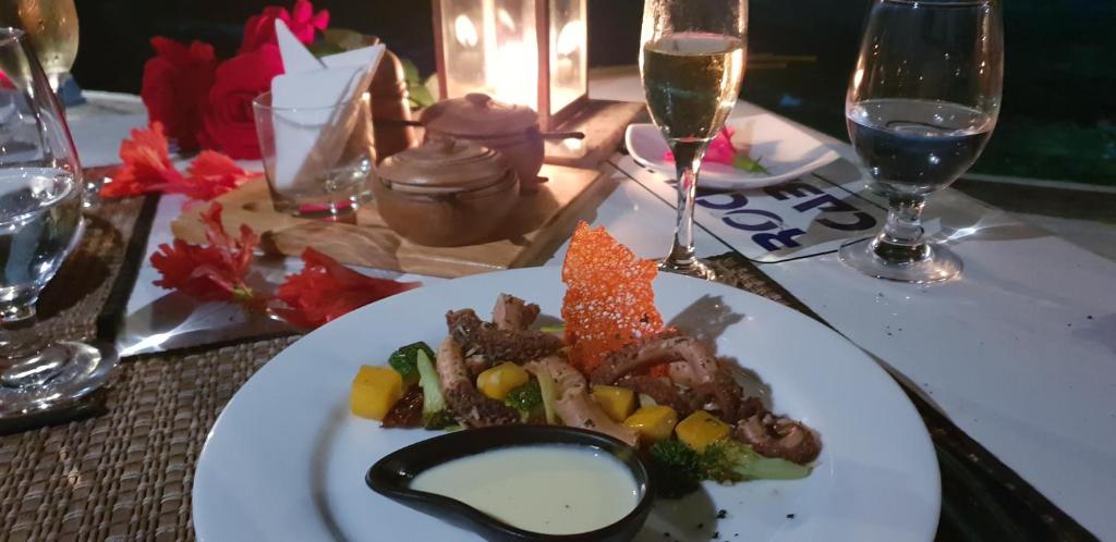 Rockside Cabanas Hotel - 1