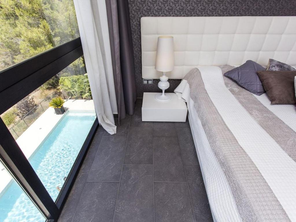 Bazén v ubytovaní Architect modern design villa in Sitges Hills alebo v jeho blízkosti