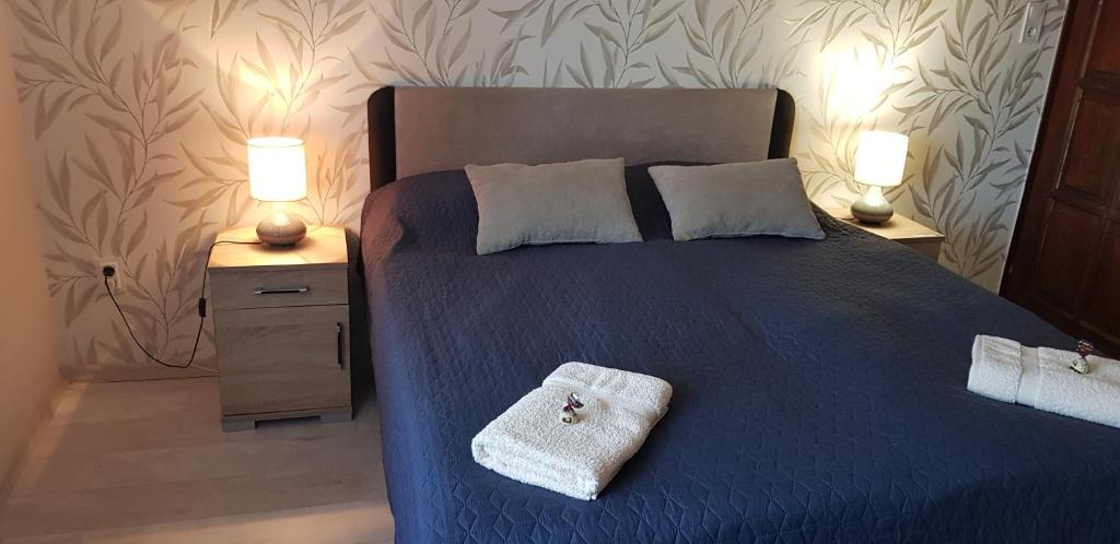 Postel nebo postele na pokoji v ubytování Rózsa Apartmanház