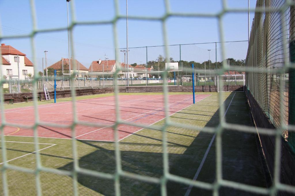 Tenis a/nebo squash v ubytování Chalupa Jevišovice 137 nebo okolí