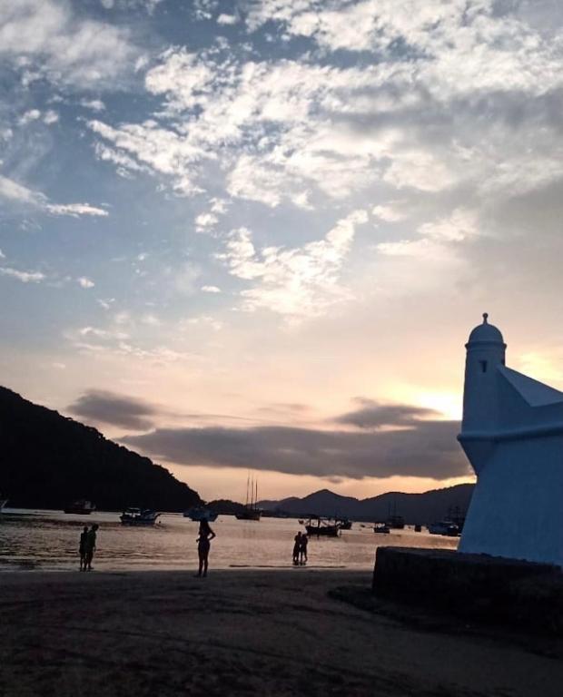  Suites próximo ao rio Jaguareguava em Bertioga