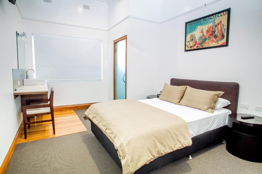 Postel nebo postele na pokoji v ubytování Pier Hotel Coffs Harbour