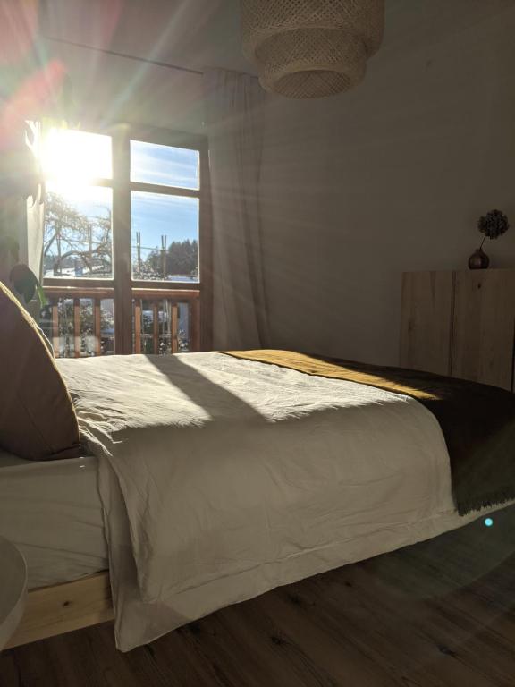 Postel nebo postele na pokoji v ubytování Südflügel im Chiemgau