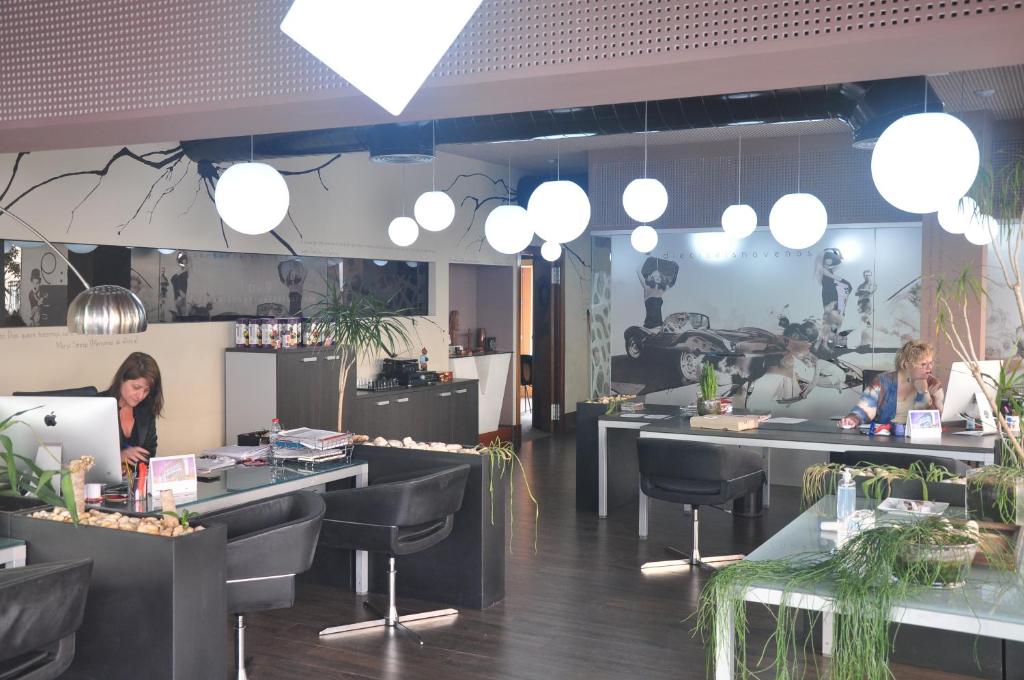 Restauracja lub miejsce do jedzenia w obiekcie Apartamentos 16:9 Suites Almería