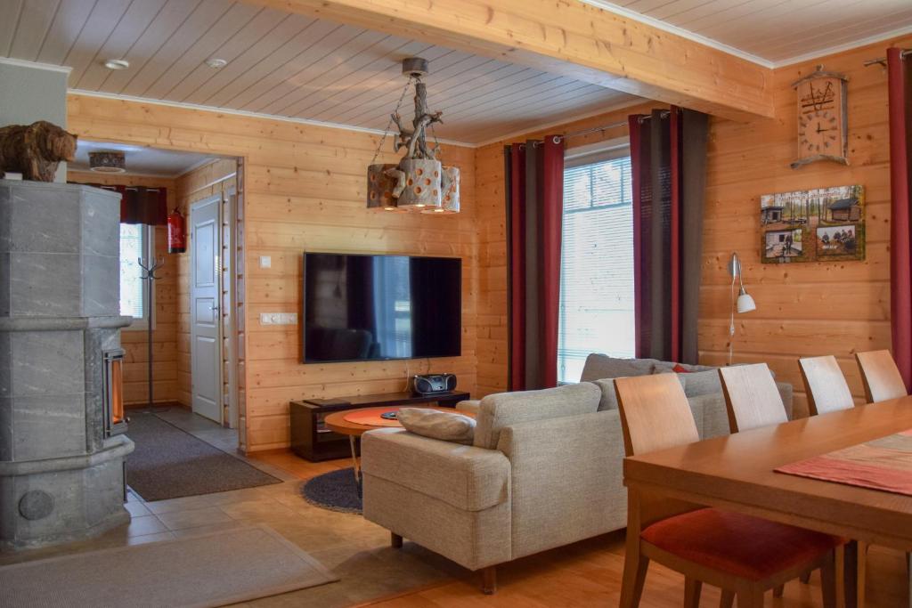 TV a/nebo společenská místnost v ubytování Villa Saaruanniemi B