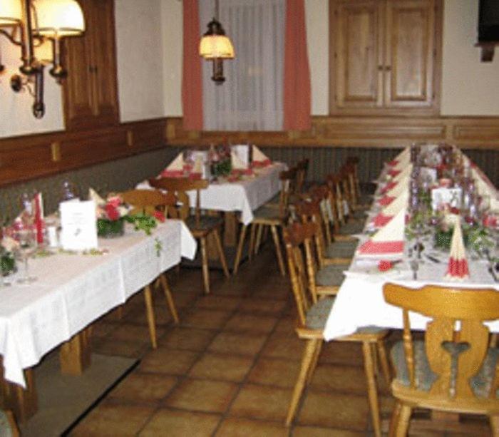 Restaurace v ubytování Gasthof Pension Baumkirchner