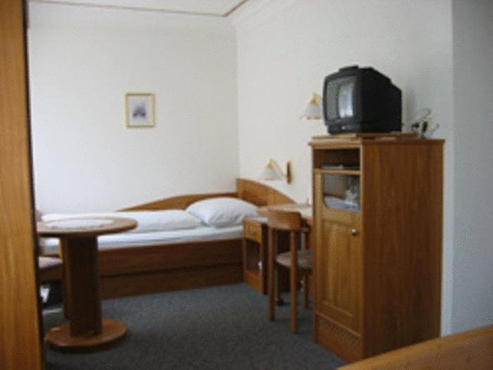 Postel nebo postele na pokoji v ubytování Gasthof Pension Baumkirchner
