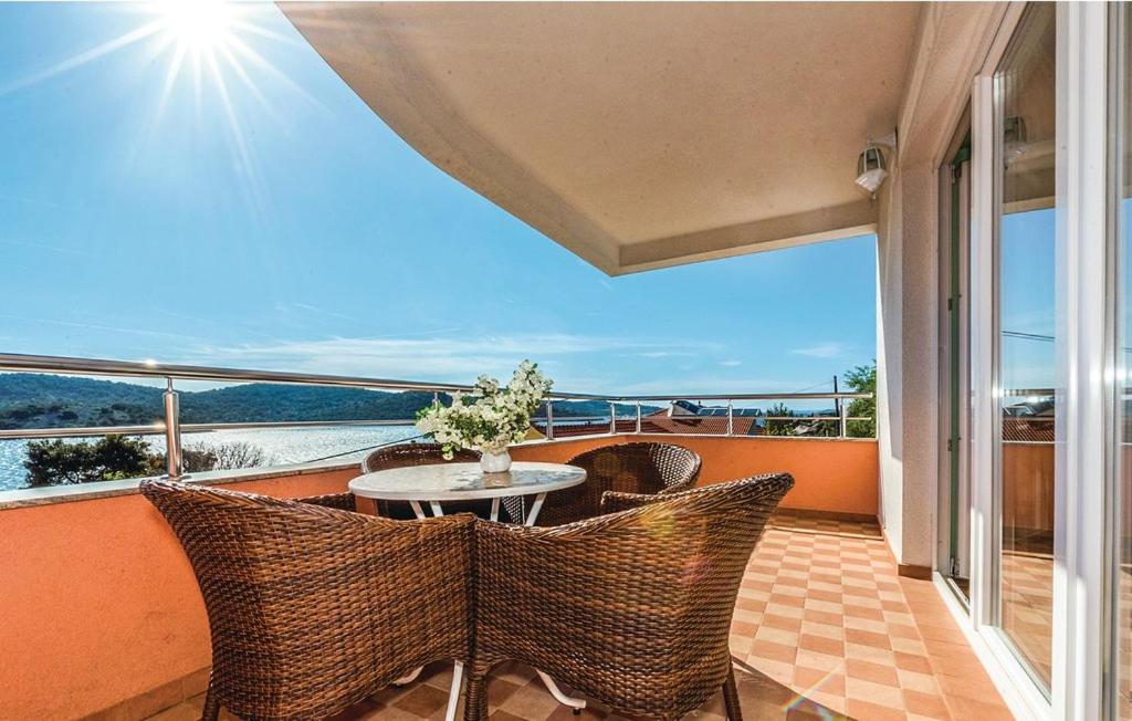 Apartments Hari Tisno