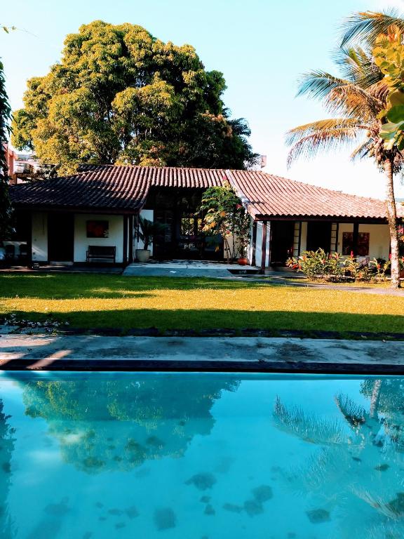  Quarto em Linda Casa com Piscina