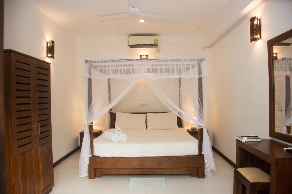 Postel nebo postele na pokoji v ubytování Kabalana Hotel & Villa