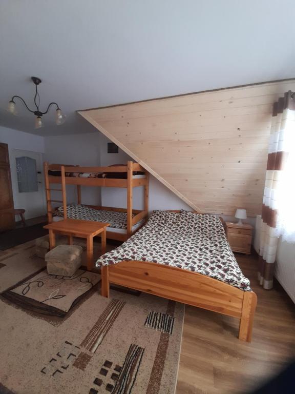 Posteľ alebo postele v izbe v ubytovaní Noclegi u Knutelskich