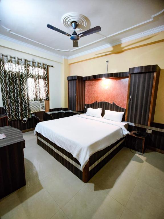 Postel nebo postele na pokoji v ubytování HOTEL HAIFA