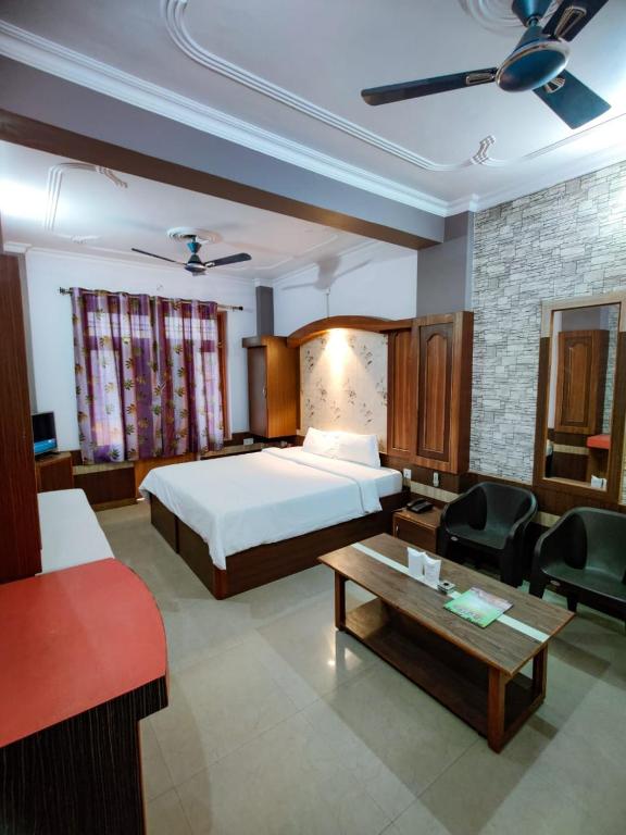 Postel nebo postele na pokoji v ubytování HOTEL HAIFA