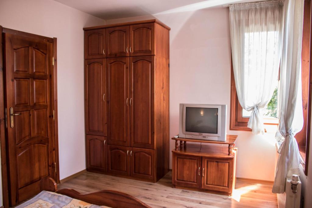 TV a/nebo společenská místnost v ubytování Guest House Ilinden