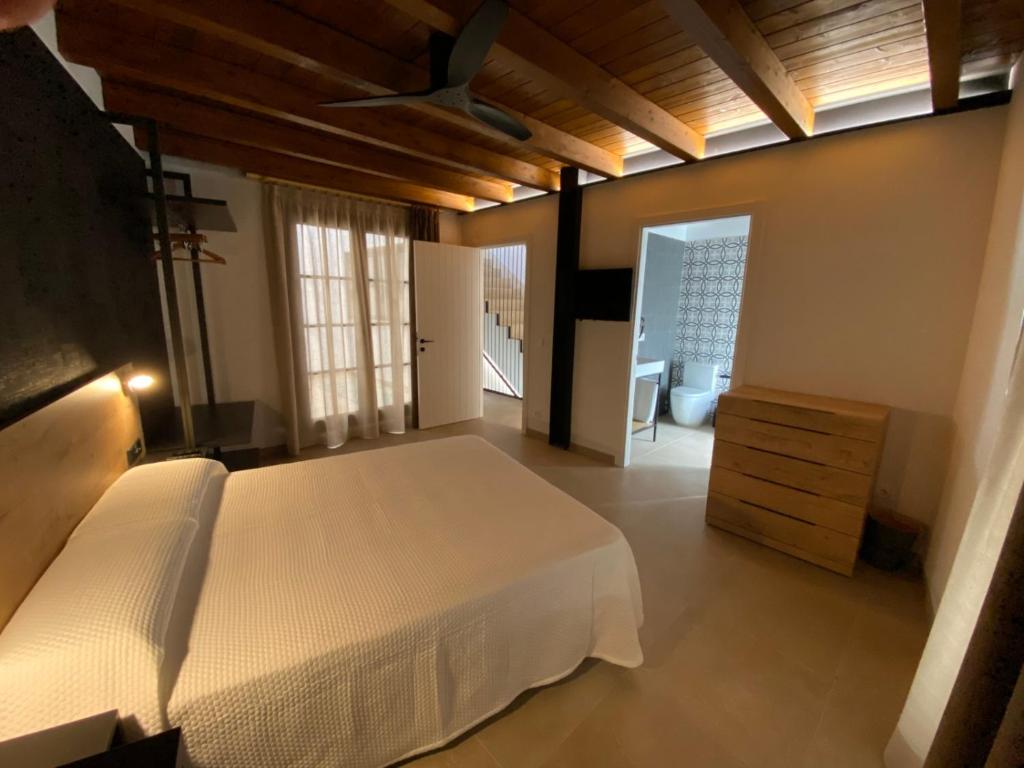 Кровать или кровати в номере Un moment, casa rural de 4 estrellas