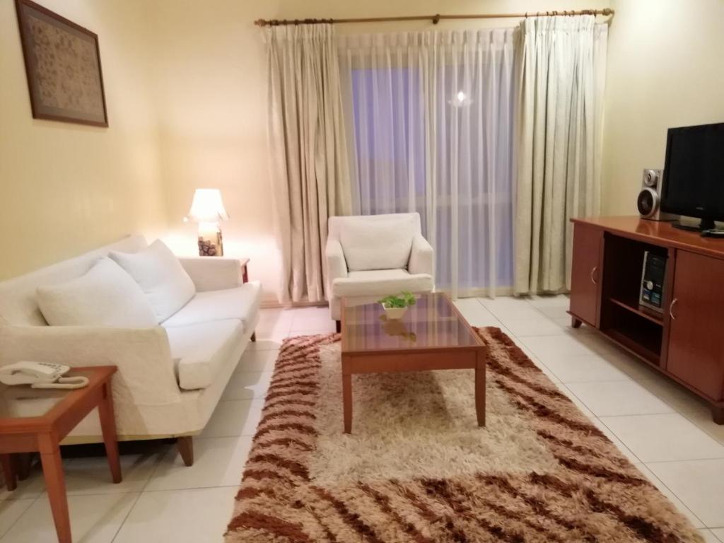 Μια τηλεόραση ή/και κέντρο ψυχαγωγίας στο StayInn Gateway Hotel Apartment