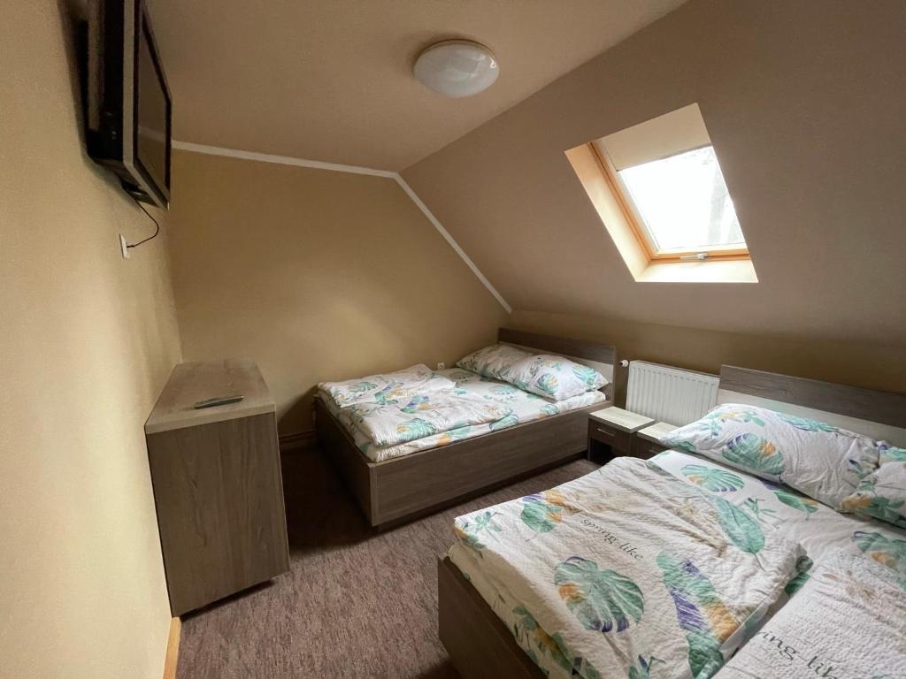 Postel nebo postele na pokoji v ubytování Grátisz Apartman Siófok