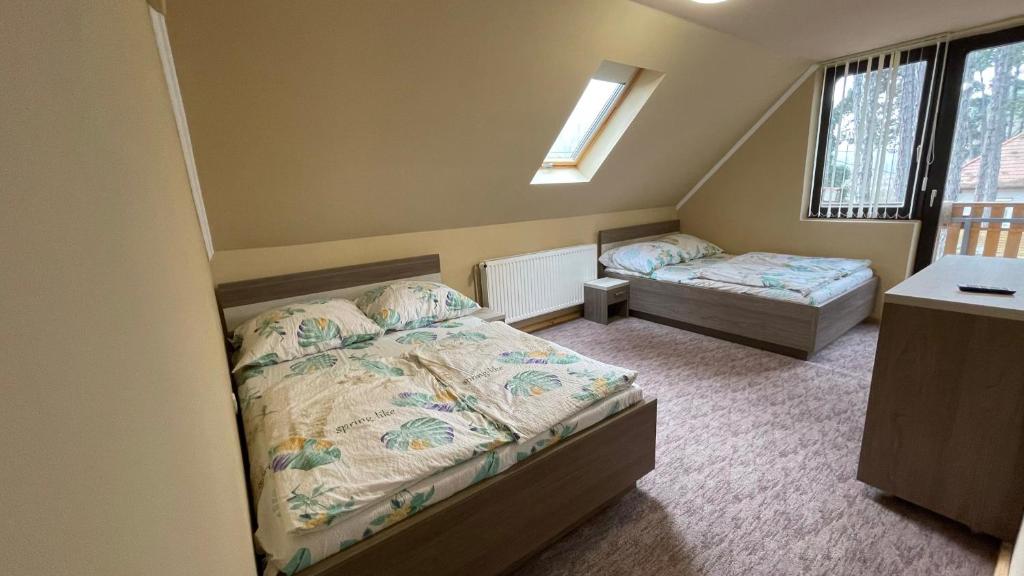 Postel nebo postele na pokoji v ubytování Grátisz Apartman Siófok