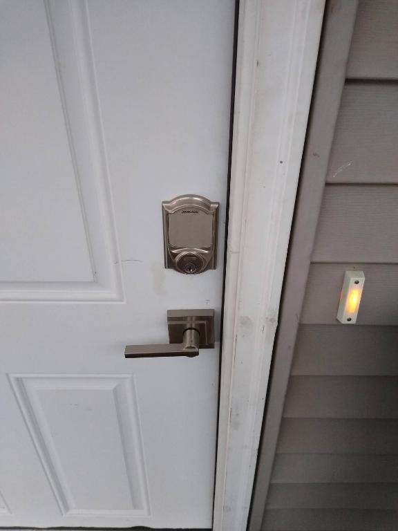 Cozy Quiet Getaway Surrounded by Nature - 19 Miles to Downtown Boston! - One-Bedroom Apartment