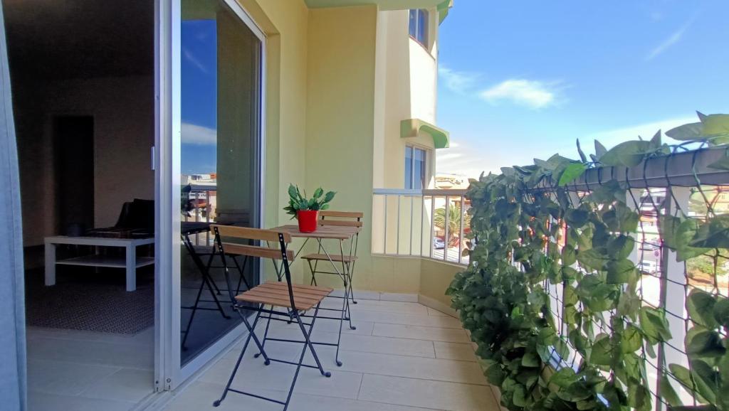 A balcony or terrace at Alquilaencanarias- Medano Beach Tarajal