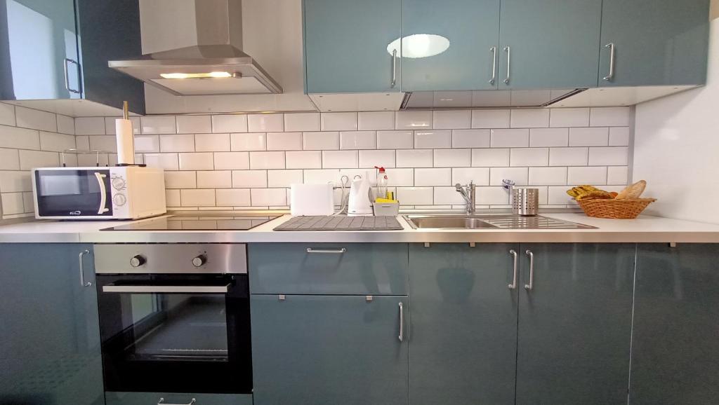 A kitchen or kitchenette at Alquilaencanarias- Medano Beach Tarajal