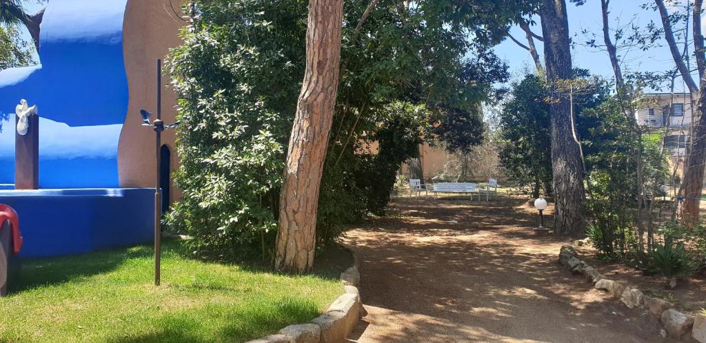 Vonkajšia záhrada v ubytovaní Casa con jardín a 40 metros de la playa. VR.