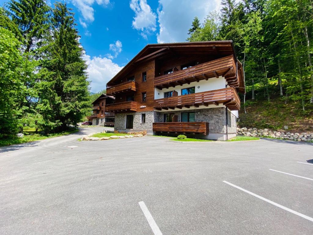 The building in which Az apartmant is located