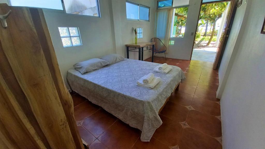 Postel nebo postele na pokoji v ubytování Hotel Pura Natura Beachfront Tortuguero