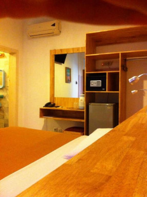 Hotel Karthi Kuta - Deluxe Double Room With Pool View