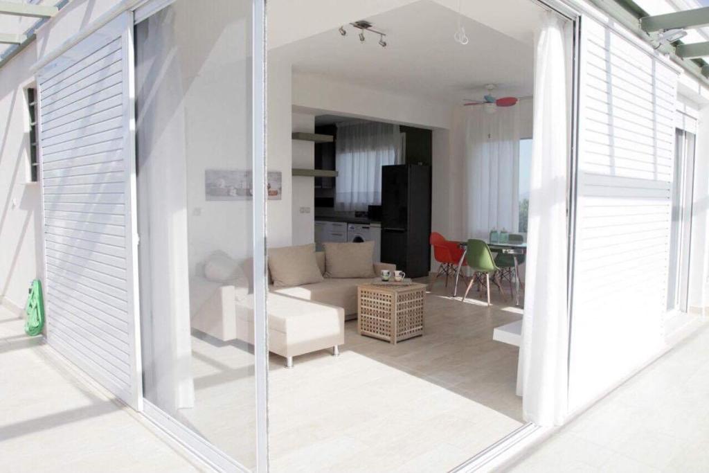 Posedenie v ubytovaní Villa Evita , penthouse, 53m2 ,Athytos , astonishing sea view