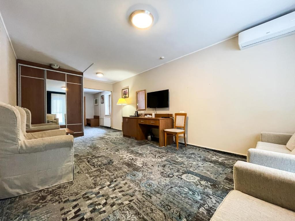 Televízia a/alebo spoločenská miestnosť v ubytovaní Hotel Mrągowo Resort&Spa