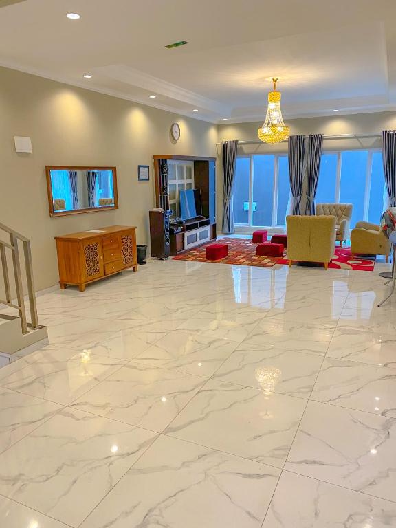 TV a/nebo společenská místnost v ubytování Al Andalus Resort Puncak