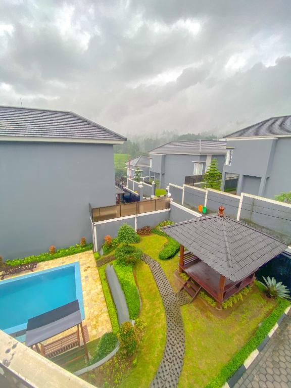 Bazén v ubytování Al Andalus Resort Puncak nebo v jeho okolí