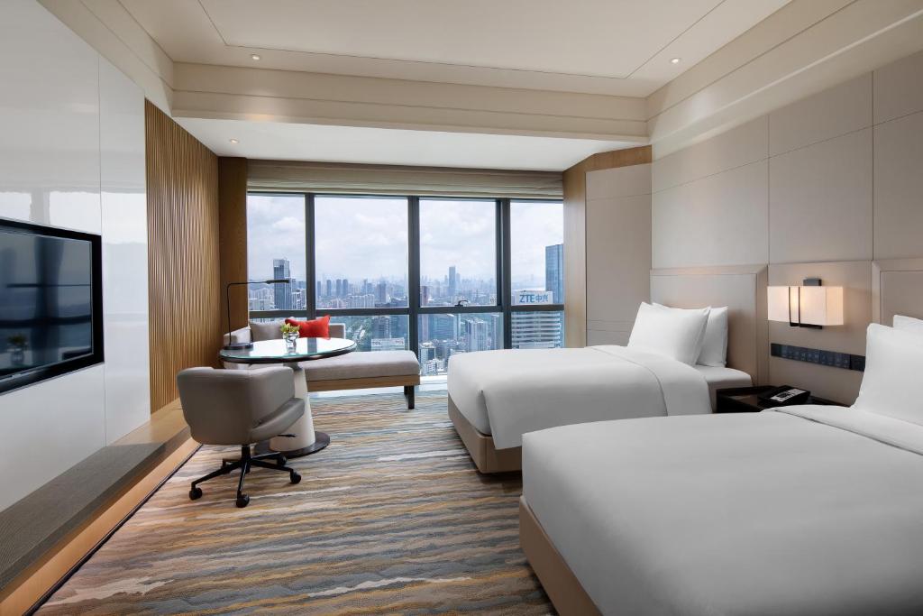 Postel nebo postele na pokoji v ubytování Crowne Plaza Shenzhen Nanshan by IHG